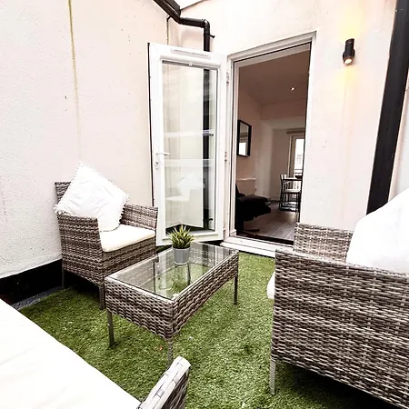 Franks Apt 1 - Outdoor Courtyard - Sleeps 6 Blackpool Buitenkant foto