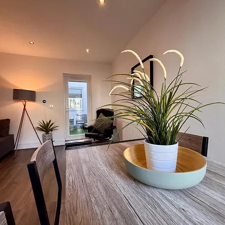 Franks Apt 1 - Outdoor Courtyard - Sleeps 6 Blackpool Buitenkant foto